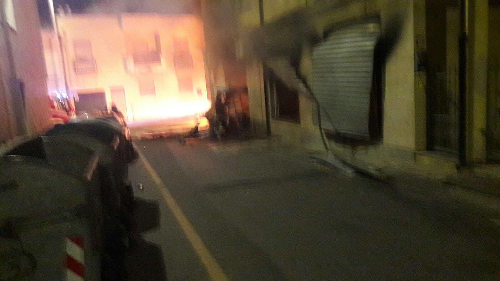 Pirri, la strada dimenticata dopo quell’incendio al bar