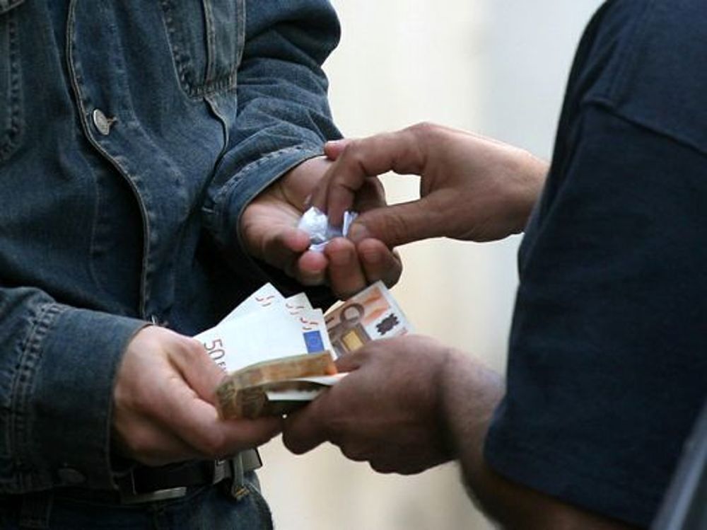 Sestu, cede marijuana a un 14enne: un arresto nella notte