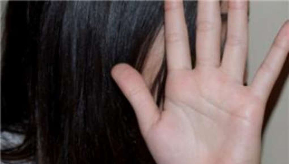 Via Roma, mani addosso a una ragazzina. La mamma: “Momenti di panico”