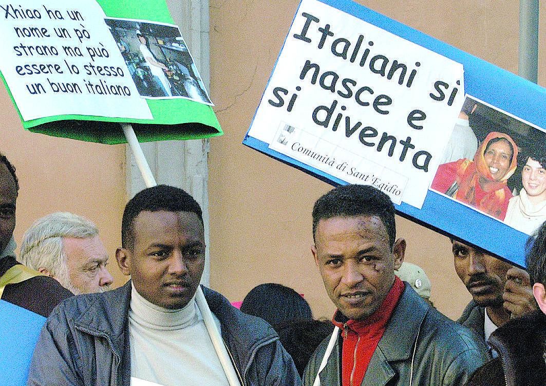 Ius Soli, flash mob dei bimbi a Iglesias: Fdi porta il caso in Parlamento
