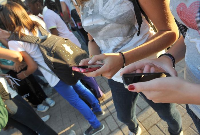 “Io, docente di Monserrato colpita dal pugno di un alunno: ecco cosa è diventata la scuola oggi”