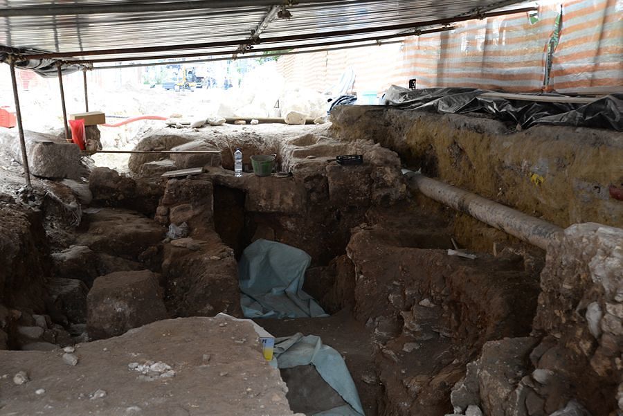 Corso, scavi per la domus, negozianti in rivolta: “Via la baracca archeologica”