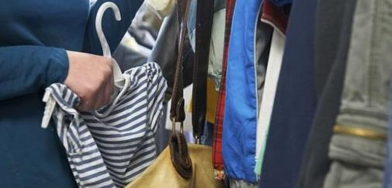 Tenta il furto da “OVS”, ladra fermata dalla Polizia in via Dante