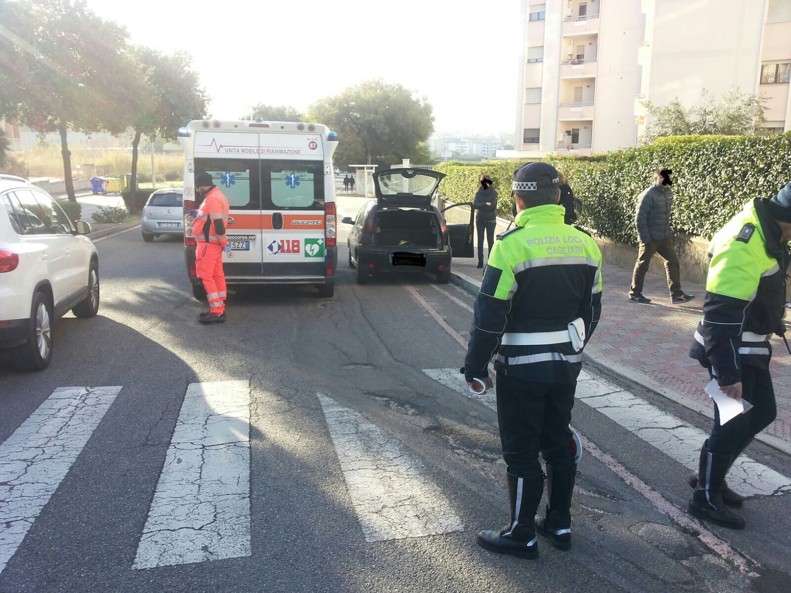Via Cornalias, auto investe un pedone sulle strisce: ferita una 32enne