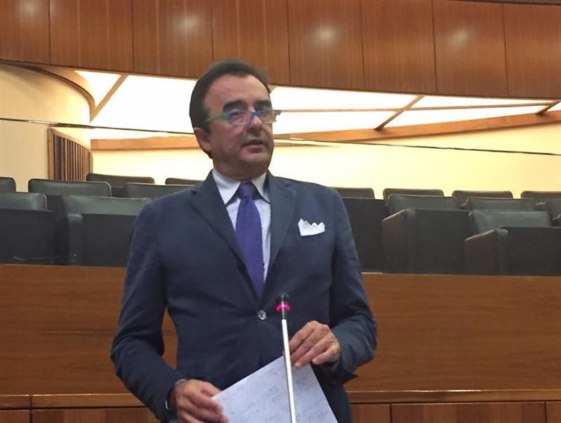 “Solo passerella, l’ex premier Renzi ignora i problemi dei pastori e dell’edilizia”