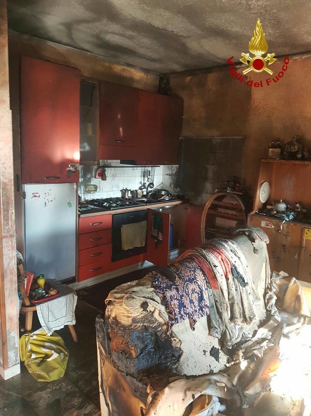 Panico a Sant’Elia, va a fuoco un appartamento: rogo doloso?