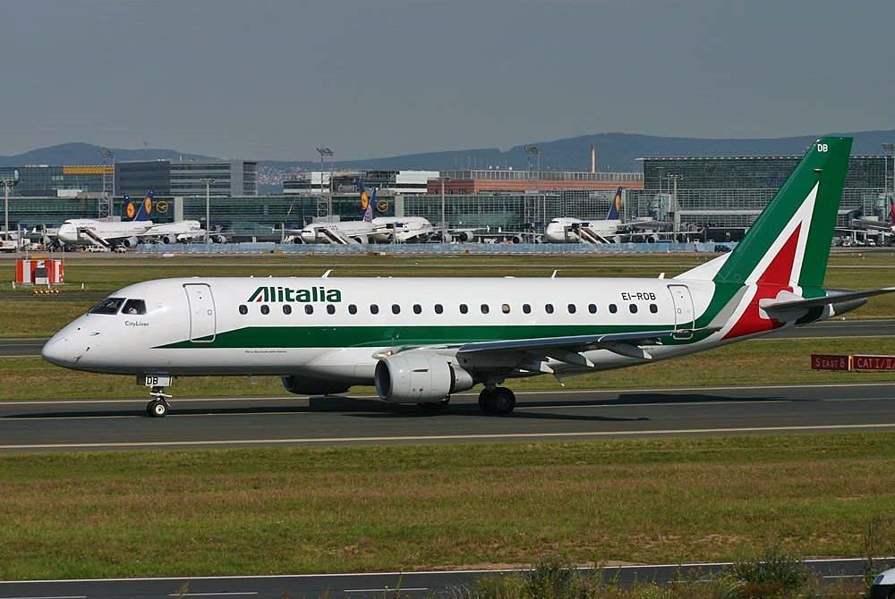 “Mio figlio beffato da Alitalia per un volo da Cagliari a Francoforte: il prezzo decolla da 68 a 464 euro”