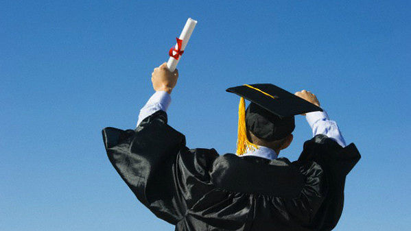 Università, consegna delle pergamene ai primi quattro laureati maghrebini
