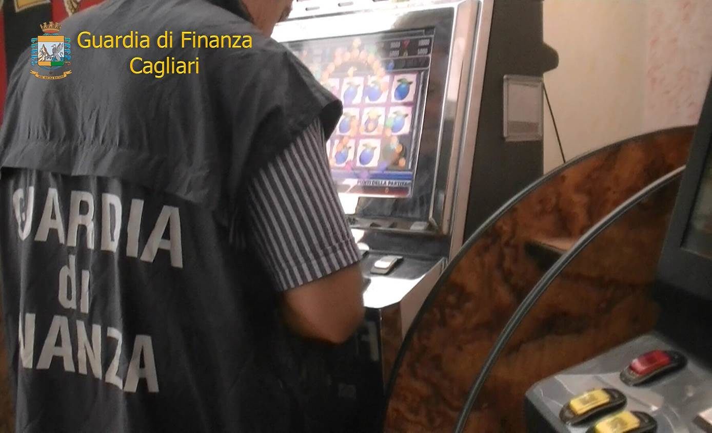 Capoterra, videopoker “truccati” in due bar: multa salata per i titolari