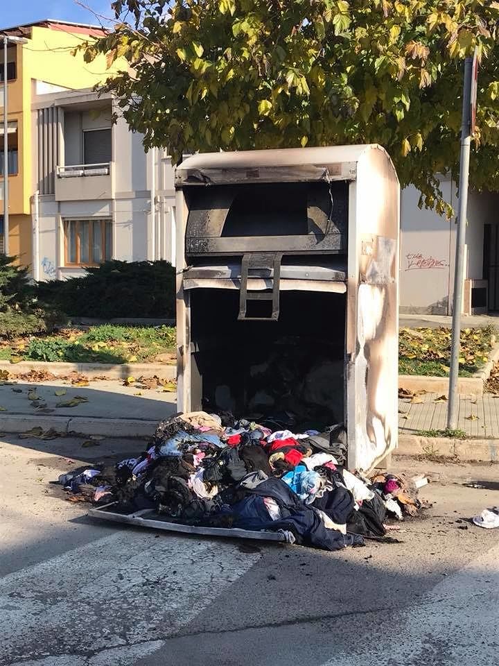 Monserrato, vandali scatenati bruciano il raccoglitore dei vestiti dei poveri
