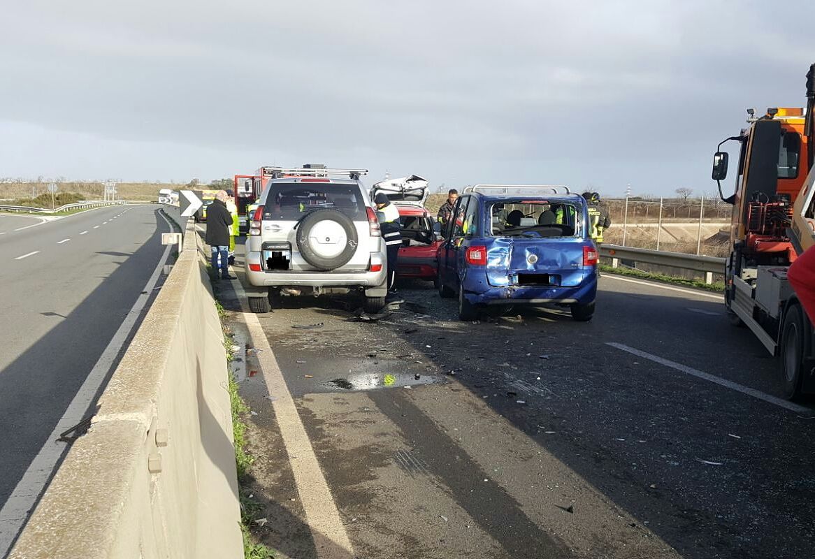 Doppio incidente sulla Sulcitana: almeno 5 auto coinvolte, ci sono feriti