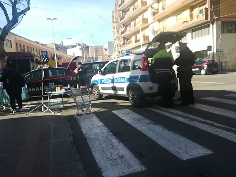 Blitz di carabinieri e municipale a Cagliari: multe ai venditori di botti