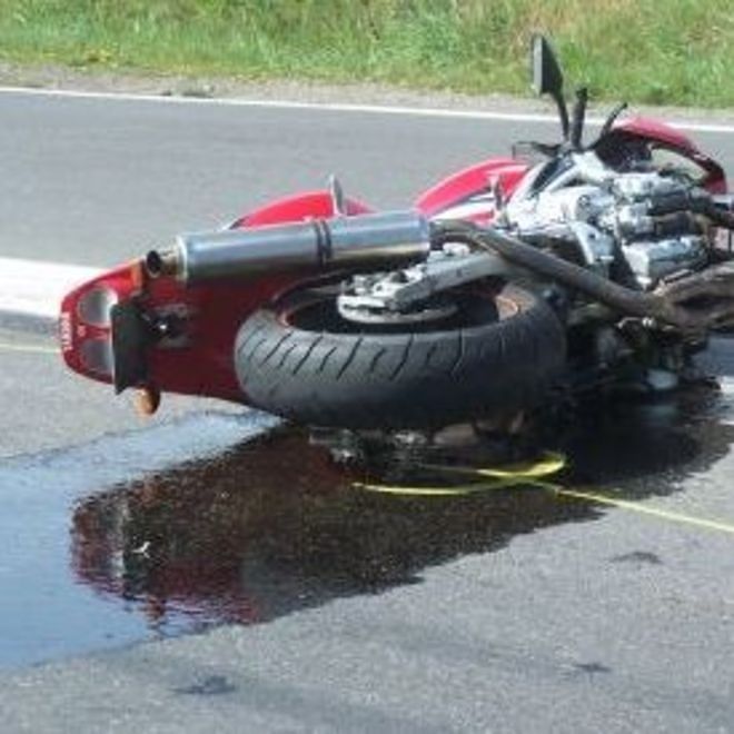 Si schianta con la moto sulla Sulcitana, muore un barista di 25 anni di Pula