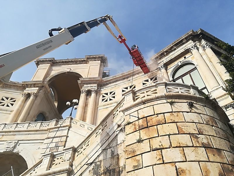 Cagliari, via la muffa dal Bastione ancora mezzo chiuso: scalinata aperta entro l’estate?