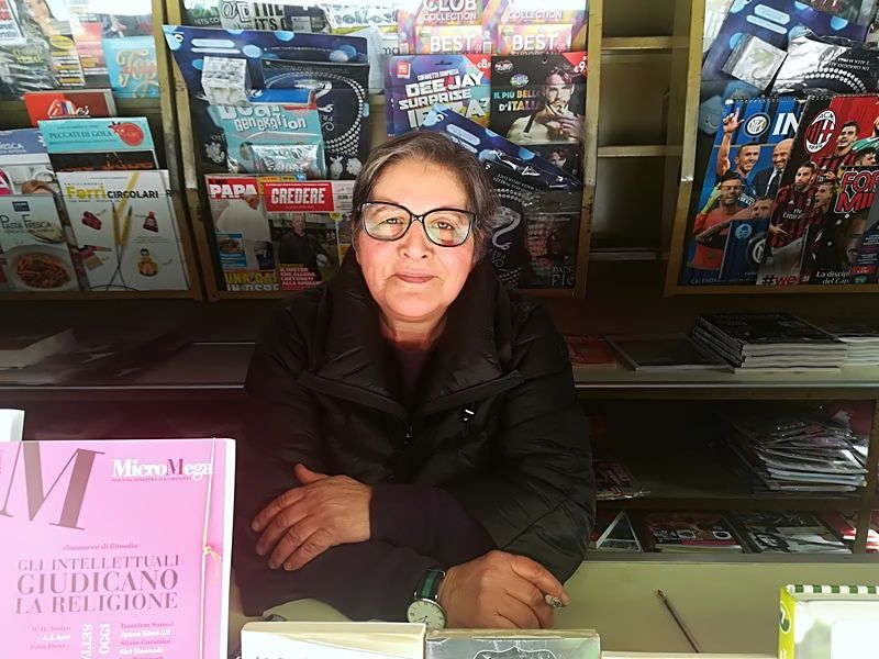 Piazza Garibaldi, la “curva” dei pericoli: “Troppi incidenti vicino all’edicola”