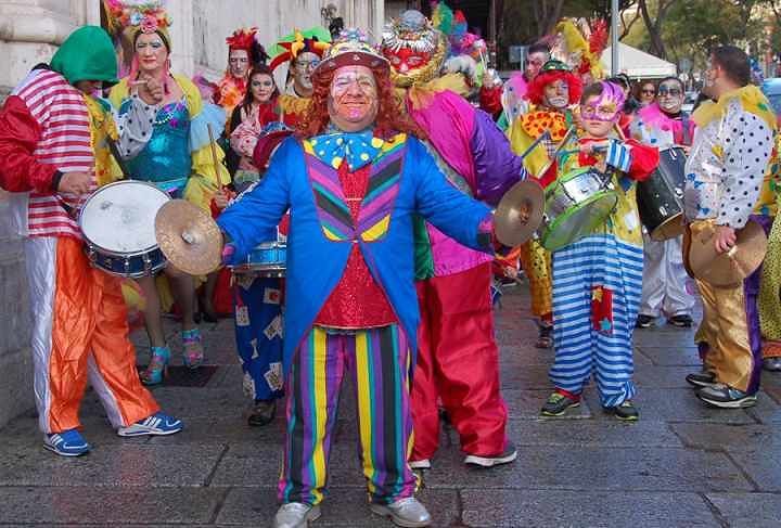 A Cagliari impazza il Carnevale: stop alle automobili in molte strade
