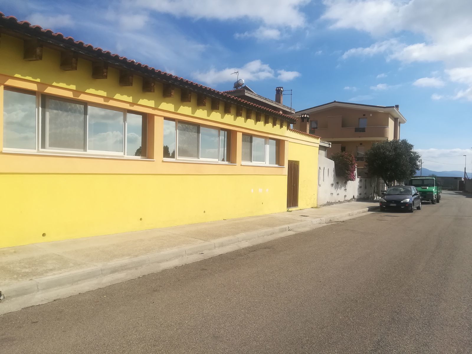 Sinnai, il caso: “Uno straniero ha cercato di forzare l’auto mia e di mia figlia”