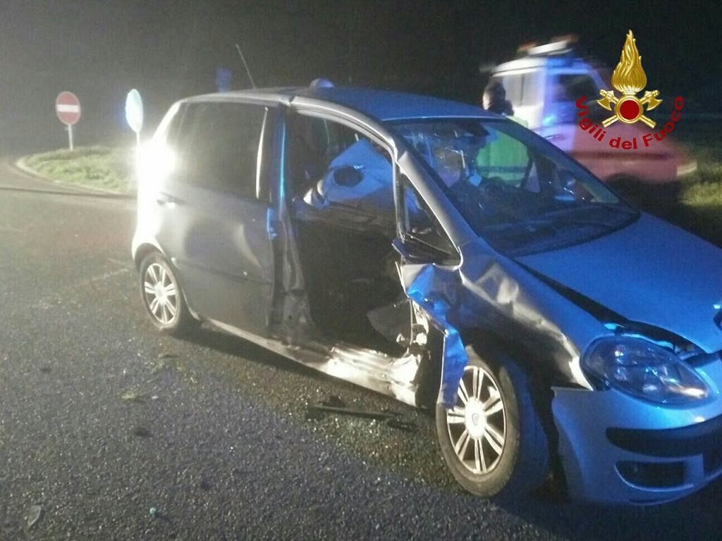 Grave incidente stradale al bivio tra San Sperate e Decimo: tre feriti