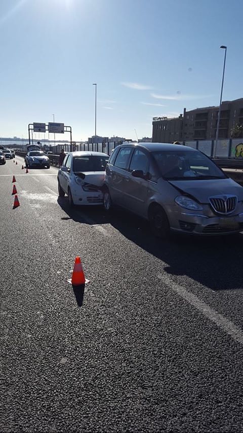 Cagliari, tamponamento a catena sull’asse mediano e il traffico impazzisce ancora