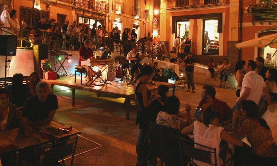Cagliari, addio agli ambulanti: in centro sempre più bar e ristoranti