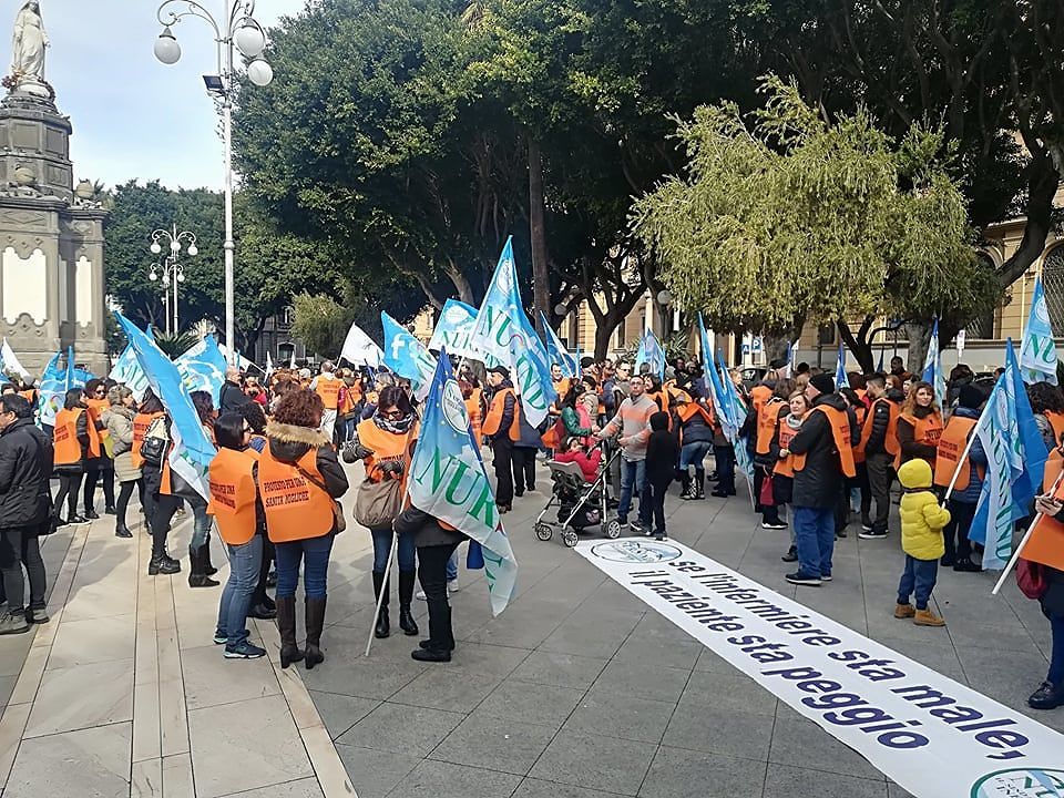 Cagliari, infermieri sul piede di guerra: “Vogliono massacrarci con turni di 24 ore”