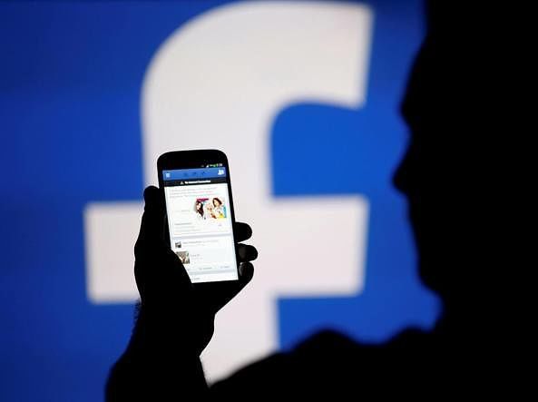 Maxi furto di dati, spiati milioni di utenti: Facebook crolla a Wall Street