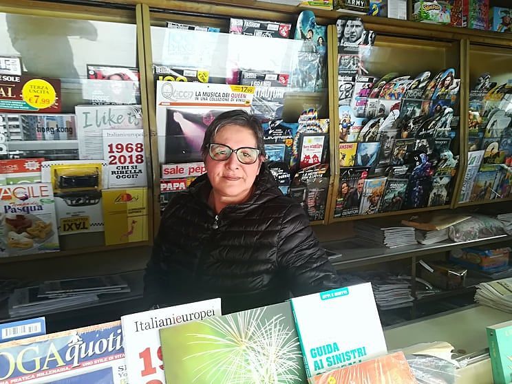 Cagliari, chiude la storica edicola di piazza Garibaldi: “50 anni indimenticabili”
