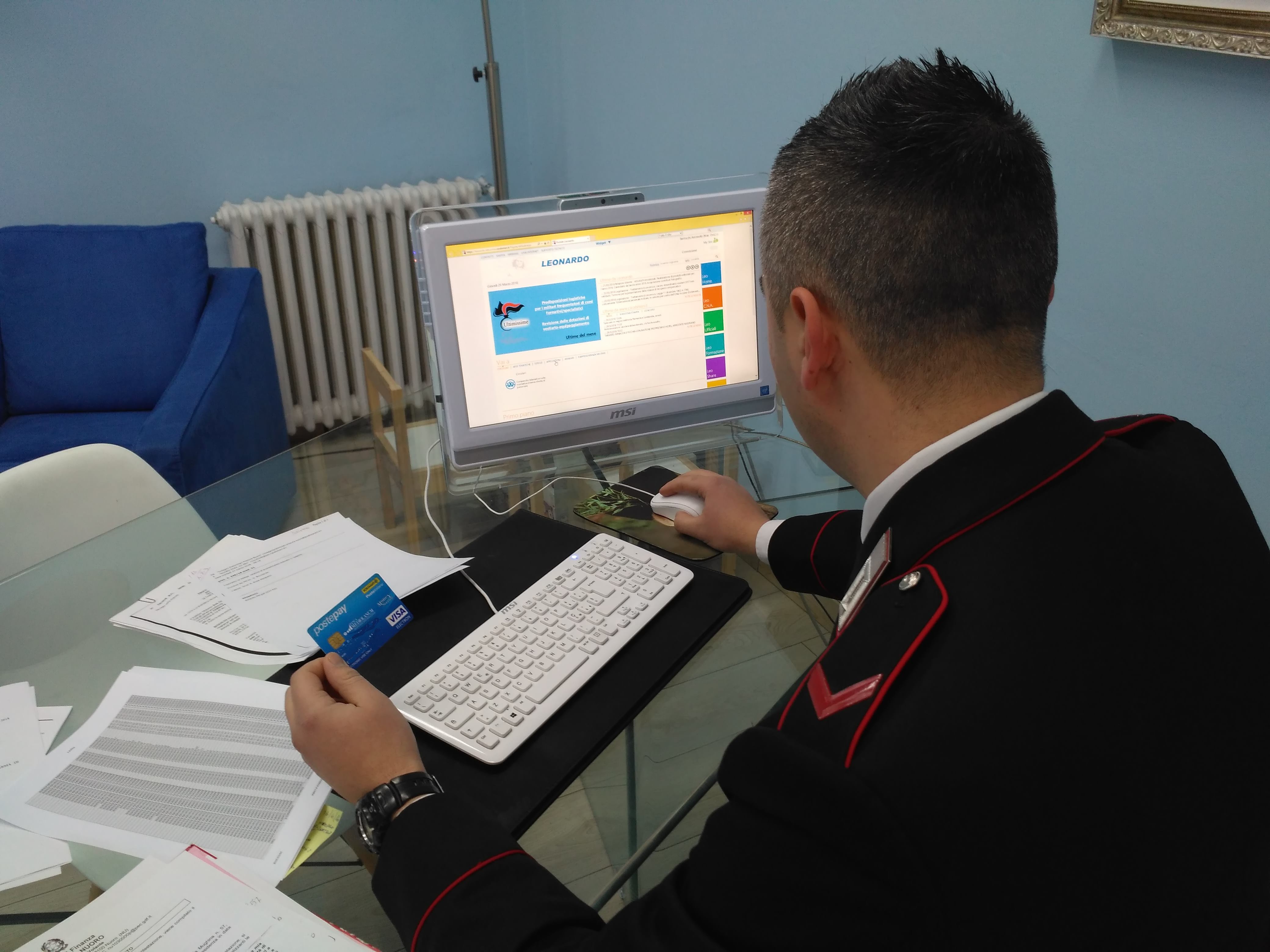 Sardegna, compra una stufa a pellet sul web per 700 euro: non arriva mai