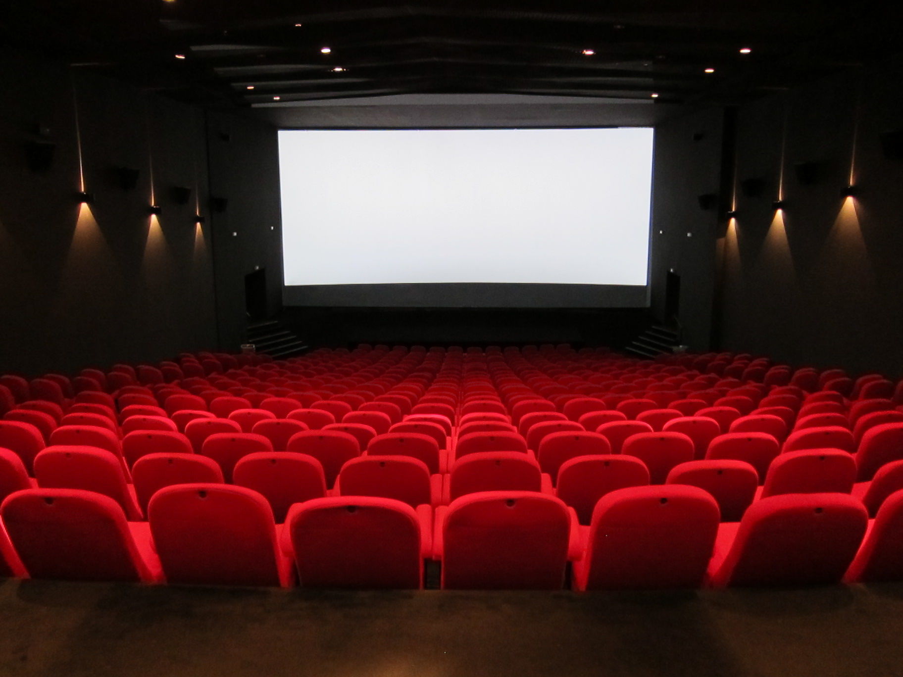 Quartucciu, quei minuti di tensione al cinema: “Nessuno correva verso le porte anti incendio”