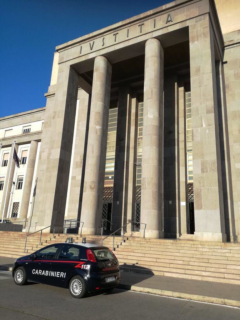 Cagliari, in tribunale per un’udienza nella borsa nascondeva un coltello di 18 centimetri
