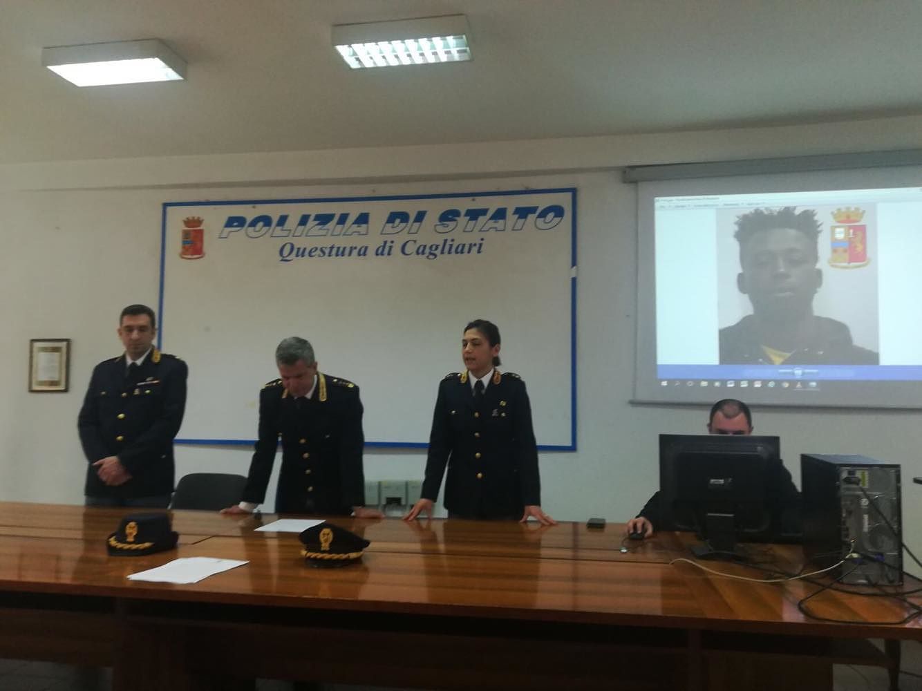 Cagliari, arrestato l’aggressore della ragazza a bordo del bus: è un senegalese irregolare