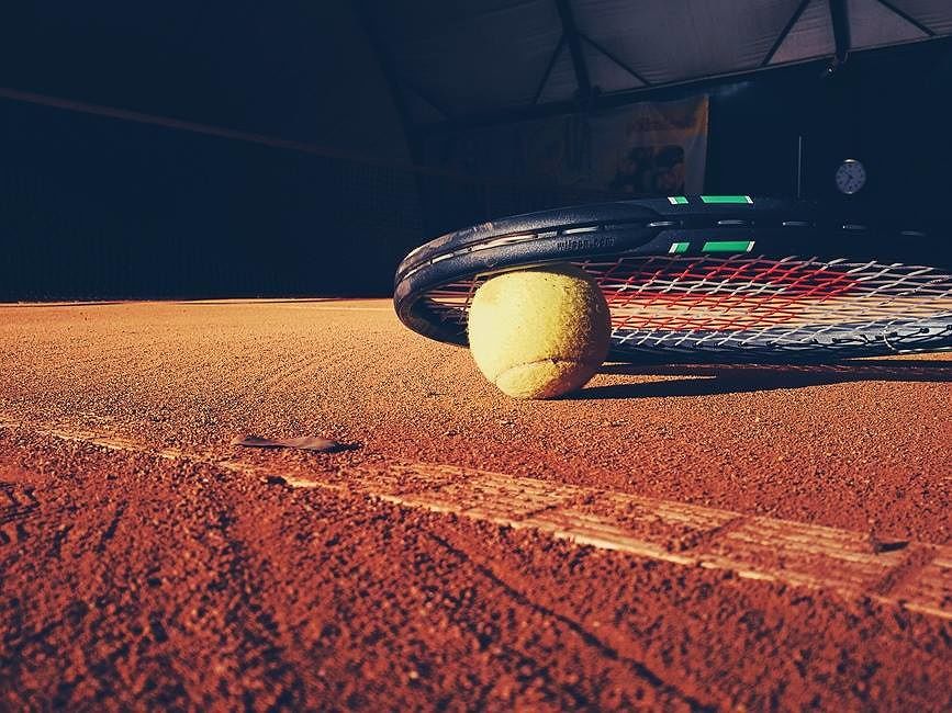 “Caro genitore cagliaritano, non pensare che tuo figlio debba per forza essere un campione del tennis”