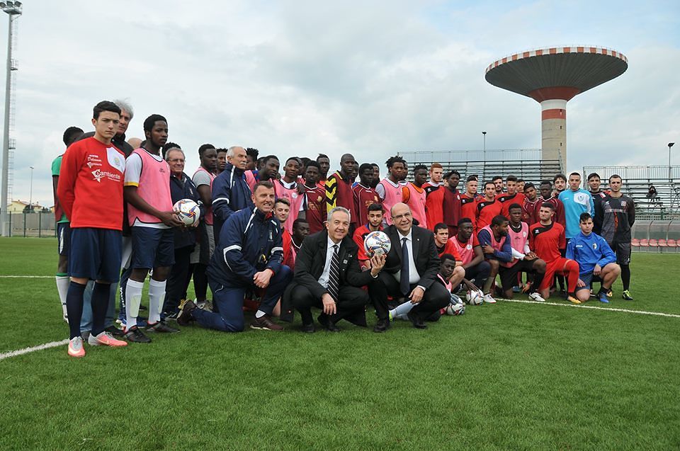 A Cagliari centinaia di migranti e atleti sardi all’Amsicora: sfide tra corsa e salto in lungo