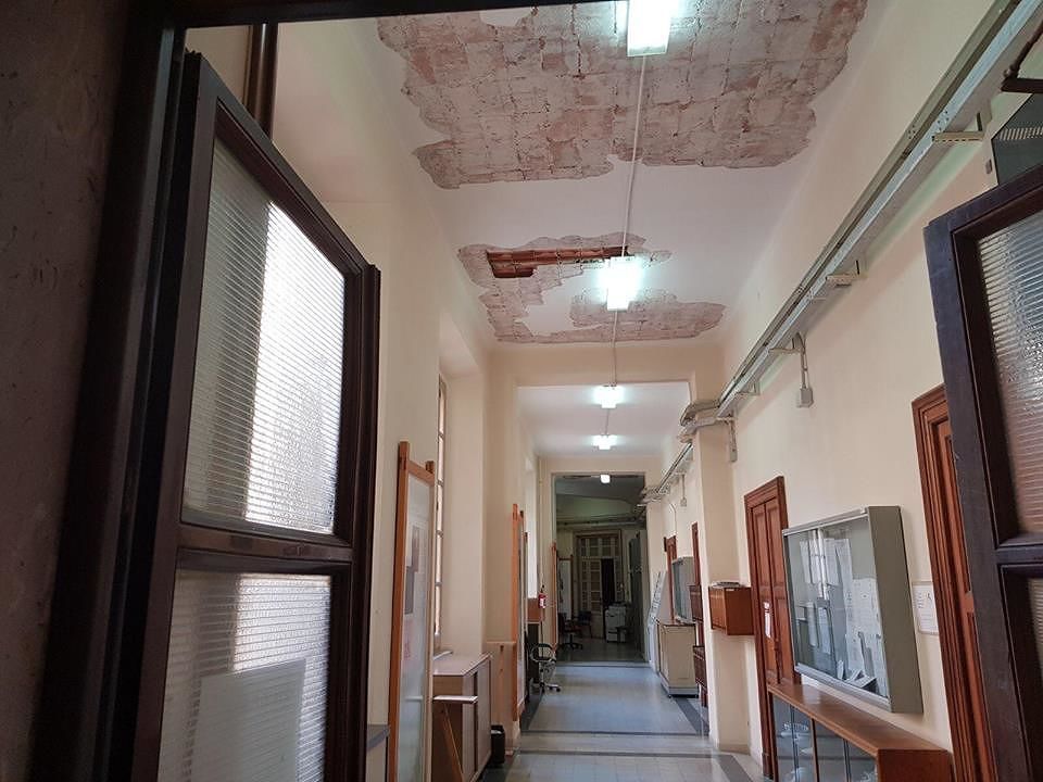 Cagliari, giù i soffitti nella facoltà di Matematica: “E’ l’Università 4.0 di Pigliaru”