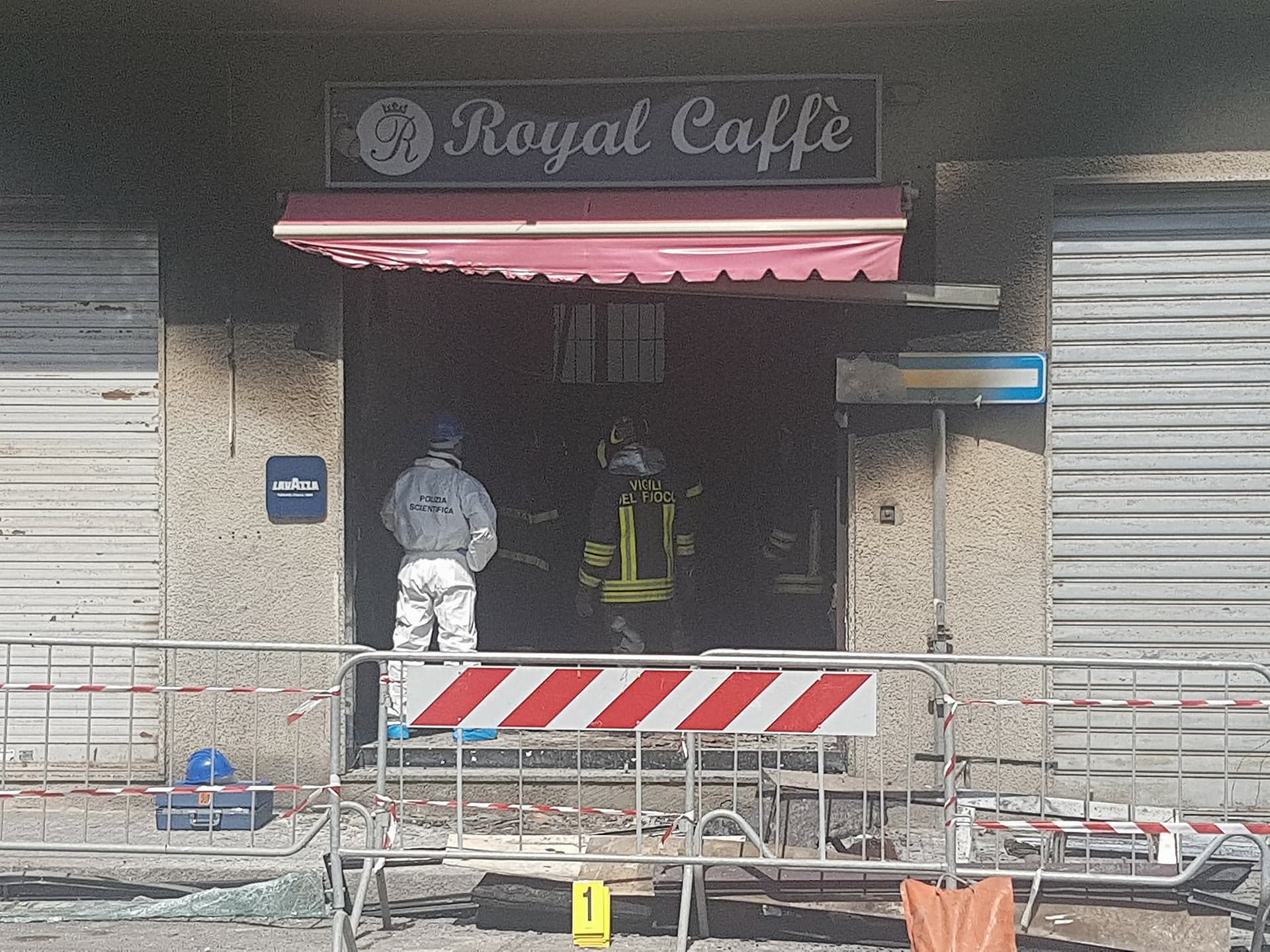 Cagliari, rogo doloso a Is Mirrionis: bar distrutto e 2 case inagibili