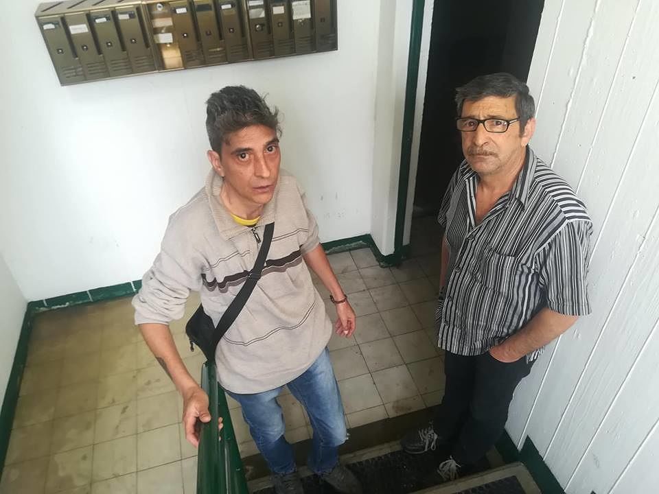 Pirri, piscina di fogne in piazza dei Carrubi: “Bambini e disabili tra puzza e mosche”