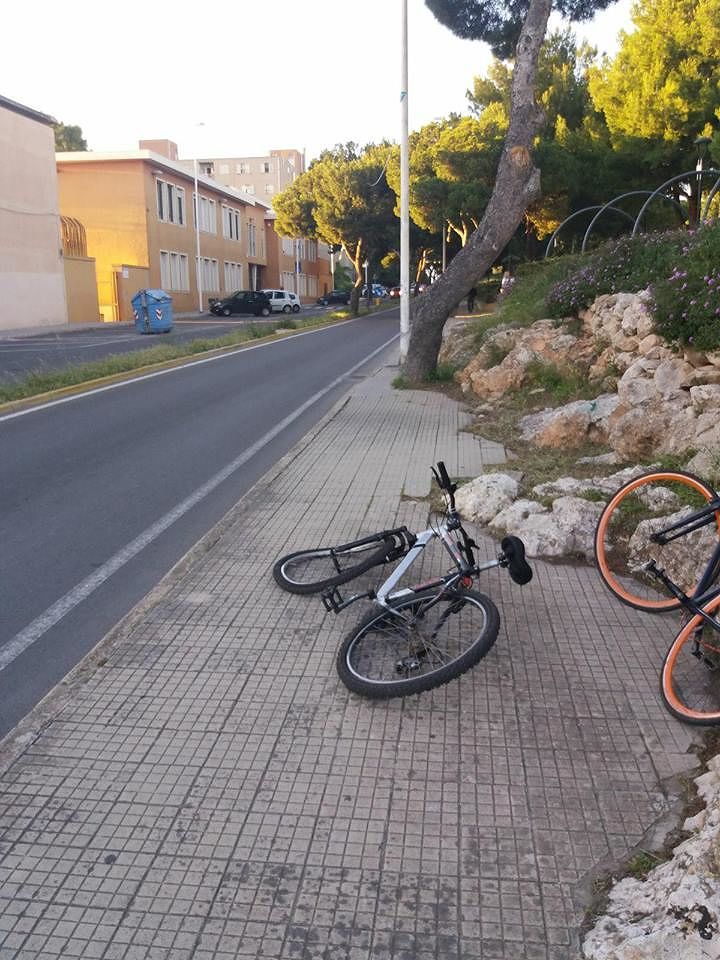 Cagliari, lo strano incidente a Sant’Elia: 15enne urtato da un bus?