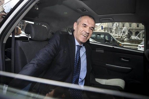 Governo, il nuovo premier è Carlo Cottarelli: accordo “a tempo” con Mattarella