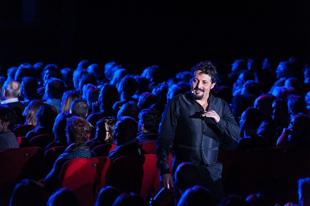 Enrico Brignano a Cagliari con lo spettacolo “Enricomincio da Me Unplugged”