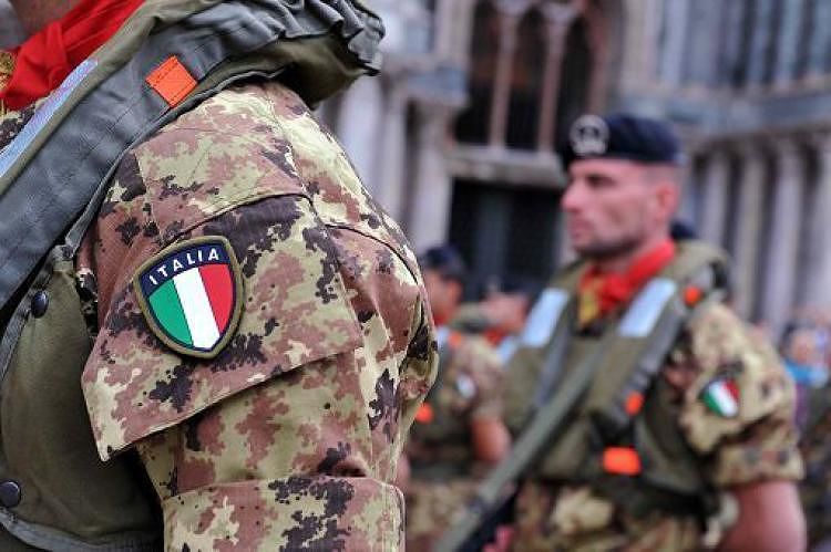 Leva obbligatoria per i 18enni anche a Cagliari? “Giusto, i militari guadagnano bene”