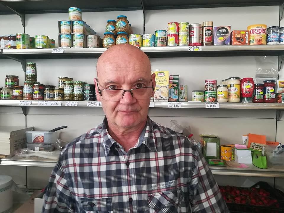 “Nel Corso Vittorio a Cagliari siamo morti, passo le ore a contare le auto che non passano”