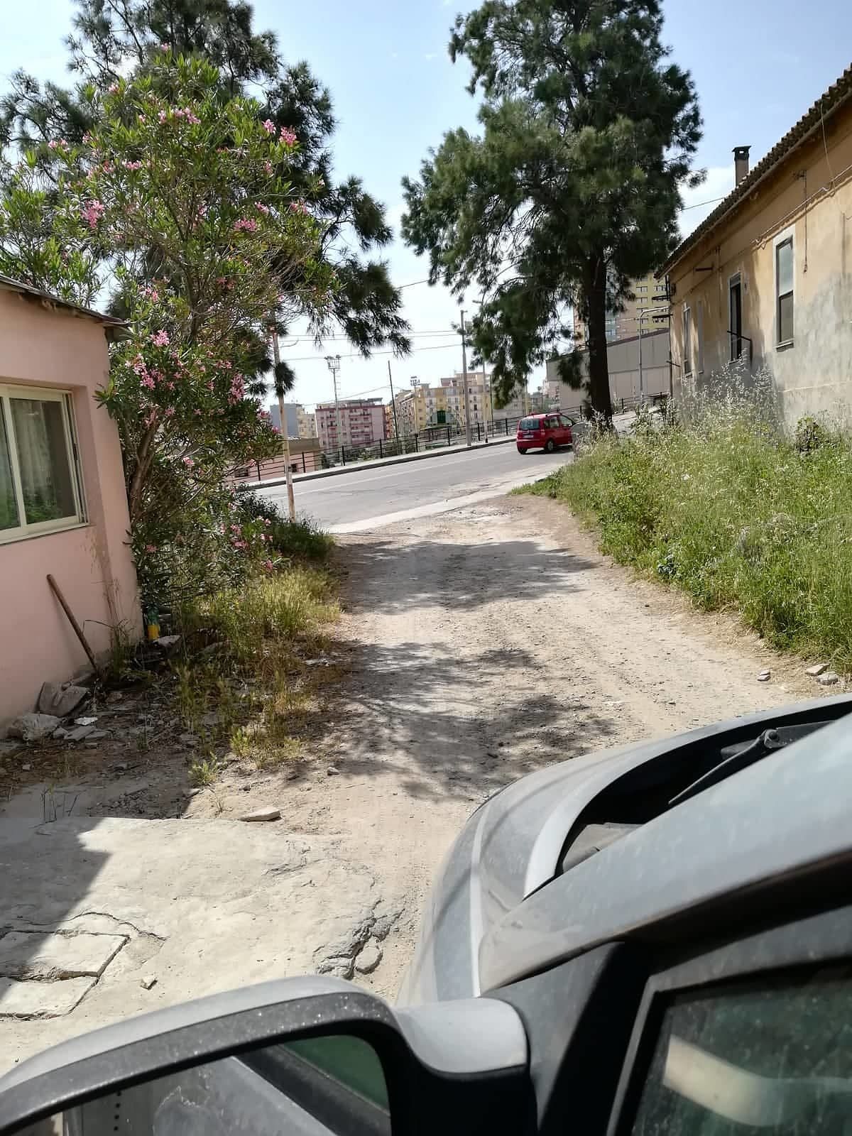 Cagliari, Ateneika: schiamazzi notturni e sosta selvaggia. Residenti di via Is Mirrionis disperati