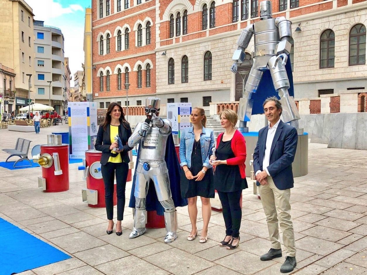 Cagliari, arriva in piazza Garibaldi Capitan Acciaio