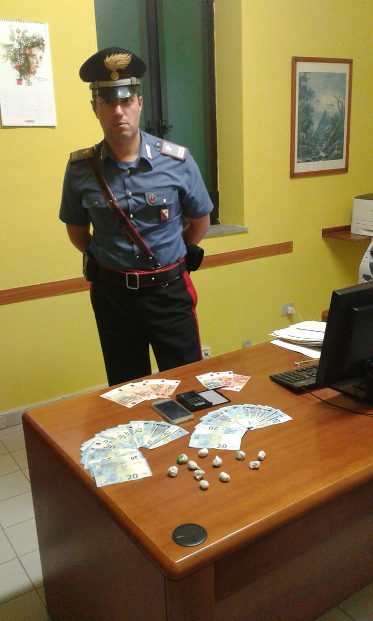 Pusher 17enne fermato con oltre mille euro di “ricavi”: un arresto ad Assemini