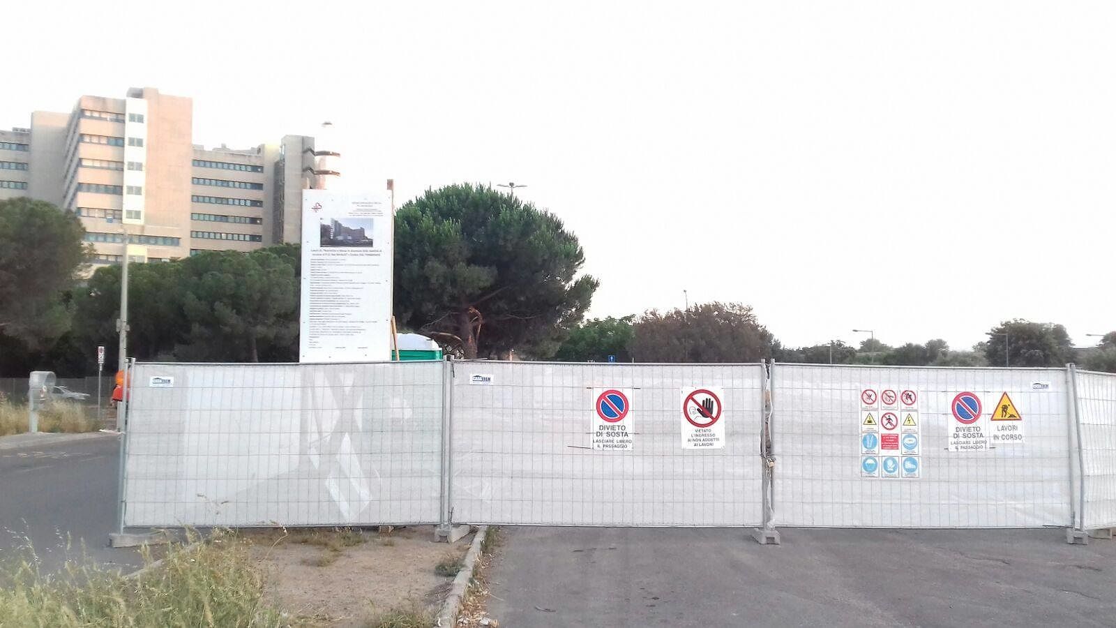 Addio al parcheggio selvaggio del Brotzu: parte il cantiere per rifare il piazzale