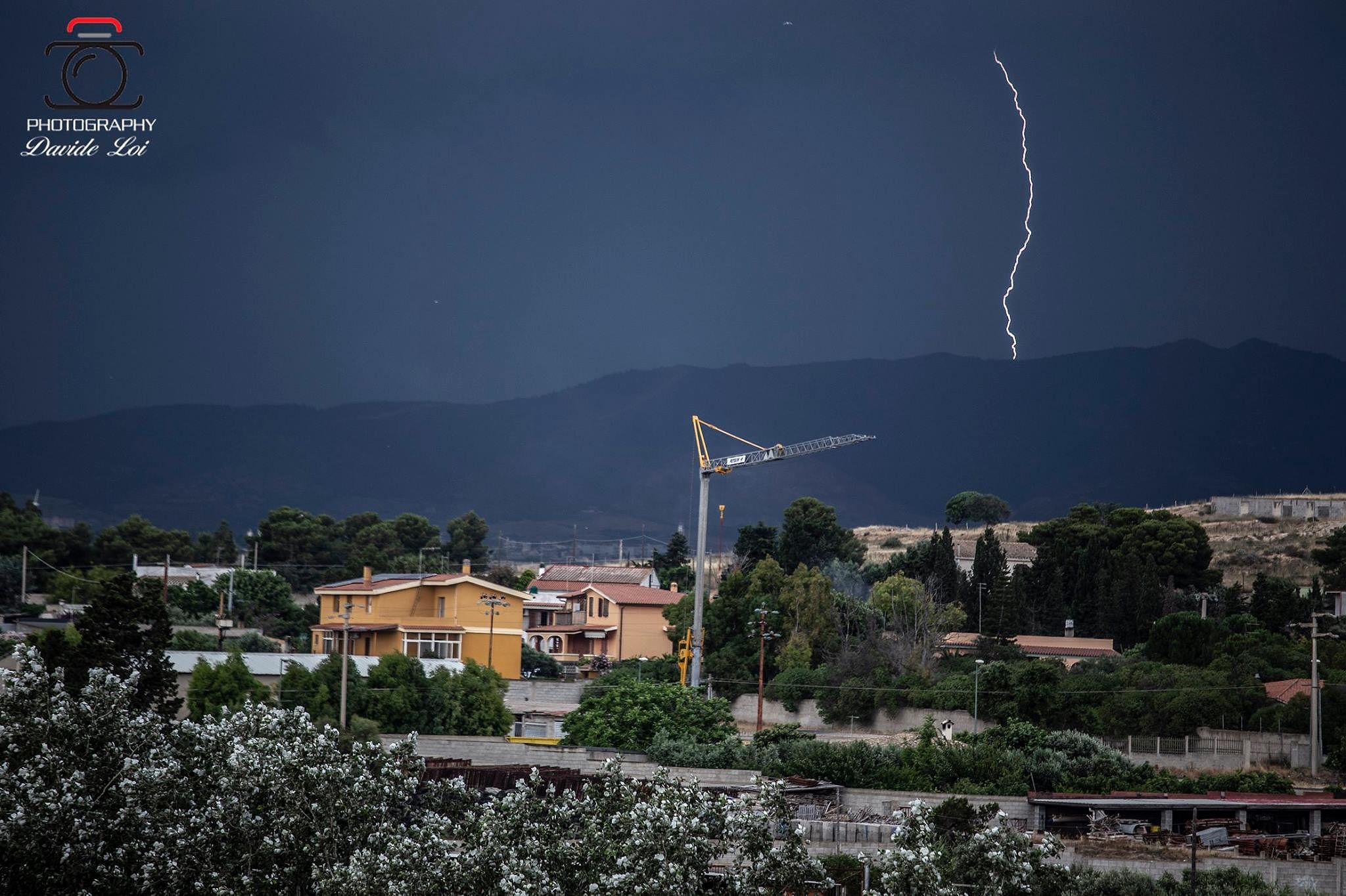 Bomba d’acqua su Cagliari e Quartu: i fulmini squarciano il cielo dell’hinterland