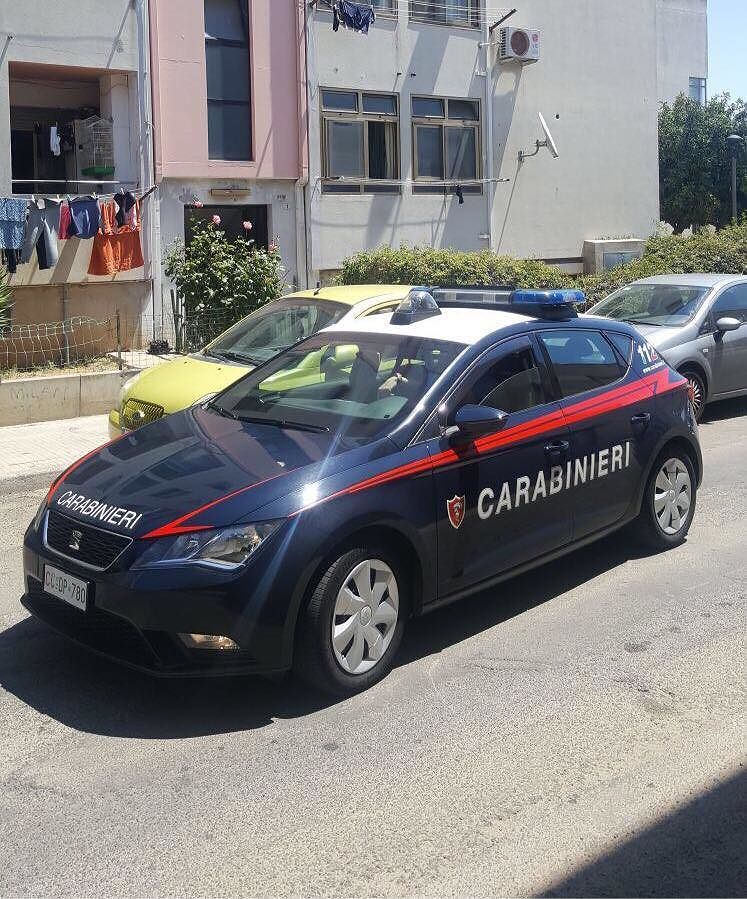 Cagliari, coppia di fidanzatini nei guai: trovati con 2 etti di hashish e il kit per lo spaccio