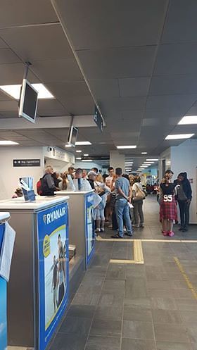 Disagi all’aeroporto di Elmas, cancellati 4 voli Ryanair: “Ennesima beffa per i sardi”