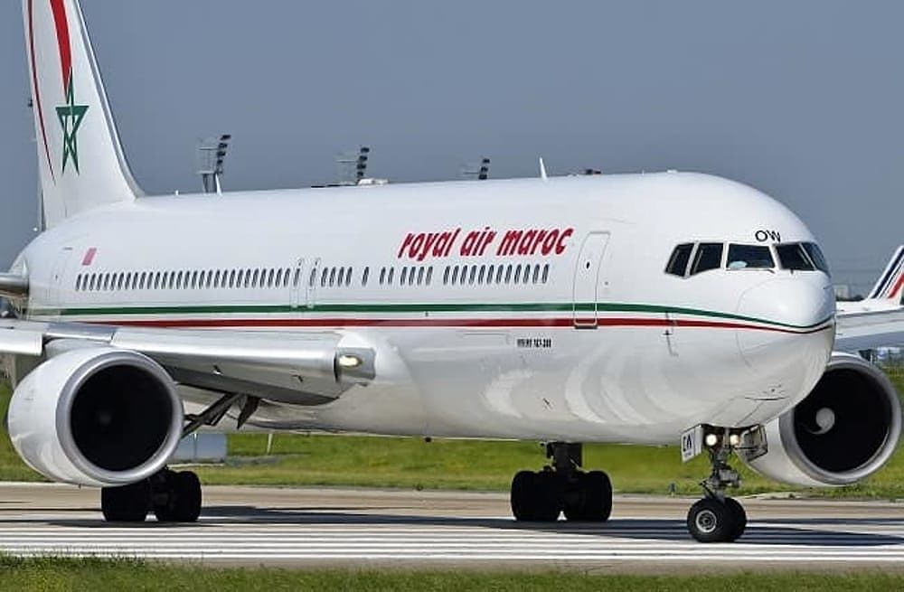 Aggressivo in volo perchè non riesce a usare il wc: due caccia scortano l’aereo