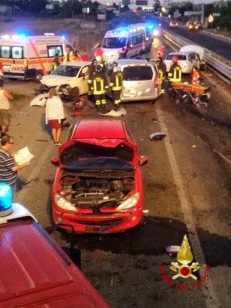 Quartu, terribile incidente sulla 554: cinque auto coinvolte, due feriti gravi
